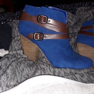 BLUE SUEDE CARLOS SANTANA BOOTIES
